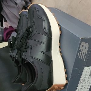 Womens New Balance 327
